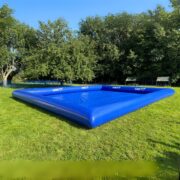 très grande piscine pour chien carrée canidefit bleu foncé